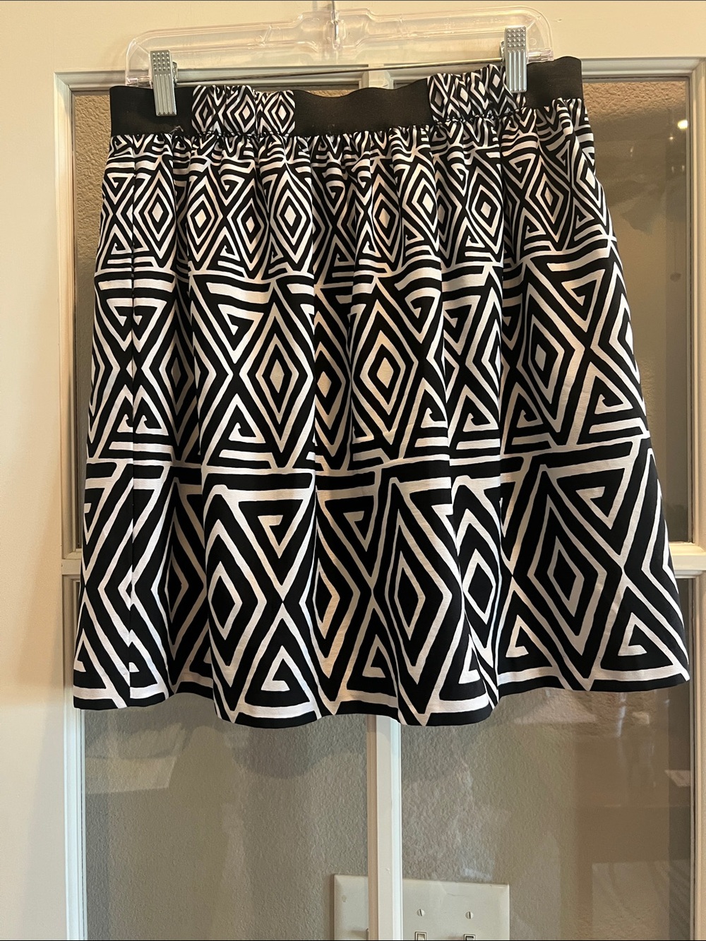 White House Black Market Black & White Geometric Skater Skirt Size Medium - Picture 5 of 7